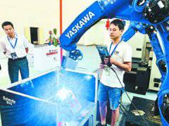 機器人10秒焊接兩塊不銹鋼板