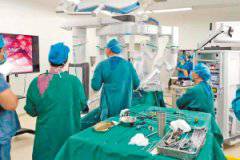 哈醫大四院“達芬奇”機器人疑難病癥“分分鐘搞定”