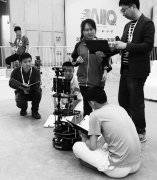 �C���˰lչ·��η�